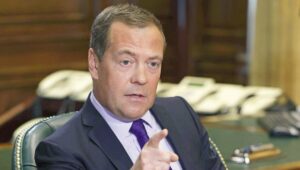 ORUŽJE SA NUKLEARNIM OTISKOM: Medvedev upitao Ukrajince da li žele upotrebu naoružanja sa osiromašenim uranijumom