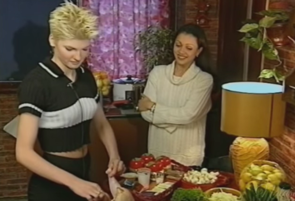 NIJE UVIJEK ŽIVJELA U LUKSUZU: Jelena Kareleuša odrasla u skromnom domu (VIDEO)