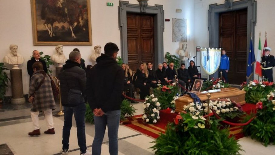 MIMOHOD PORED MIHINOG ODRA: „Novosti“ na ispraćaju Siniše Mihajlovića – „Bio je i ostaće veliki“ (FOTO)