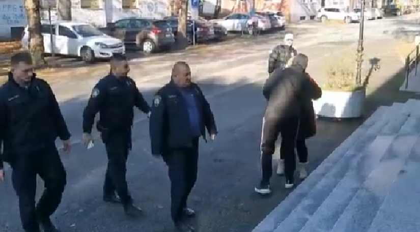 „MATEJ, NEMOJ NIŠTA GOVORITI“ Majka vojnika koji je tukao Djeda Mraza