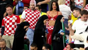 „SVE ŠTO NISAM ČINI ME ONIM ŠTO JESAM“: Osvanule vrele fotografije Ivane Knol (FOTO)