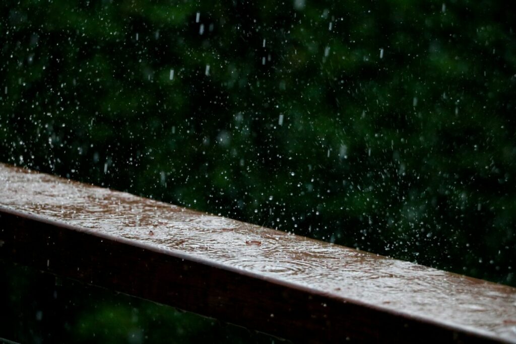ПОНЕСИТЕ КИШОБРАН: Сутра облачно вријеме са падавинама