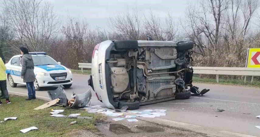 PJEŠAKA ODVEZLA HITNA POMOĆ: Teška saobraćajna nesreća na ulazu u Kozarsku Dubicu