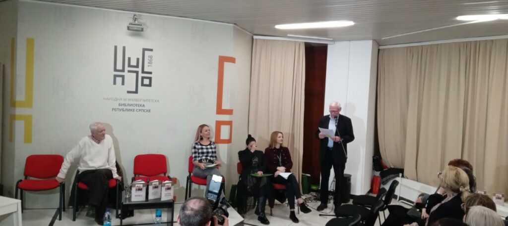 OBILJEŽENO 45 GODINA RADA VOJINA TRIVUNOVIĆA: Banjalučani uživali u poetsko-muzičkoj večeri (FOTO/VIDEO)