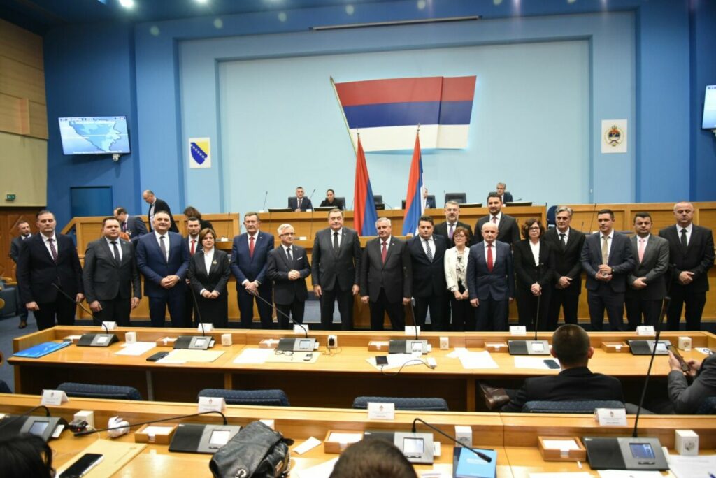 НАРОДНА СКУПШТИНА ИЗАБРАЛА НОВУ ВЛАДУ СРПСКЕ: За избор гласао 51 посланик, а 23 против (ФОТО/ВИДЕО)