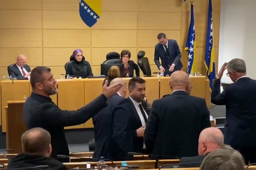 SKANDALOZNO: Sijevale varnice u Parlamentu FBiH (VIDEO)