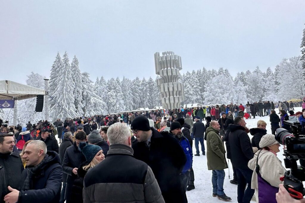 „DANI ZIME NA KOZARI“: Više od 1.000 posjetilaca na snježnoj planini