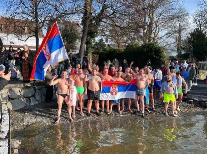 TRADICIJA SE ČUVA I DALEKO OD RODNOG KRAJA: Plivanje za Časni krst i u Cirihu