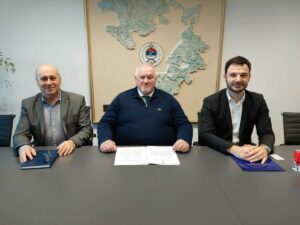 SMJEŠTAJ ZA IZBJEGLE I RASELJENJE: Čordaš i Javor potpisali ugovore o prenosu prava vlasništva zgrade u Prijedoru
