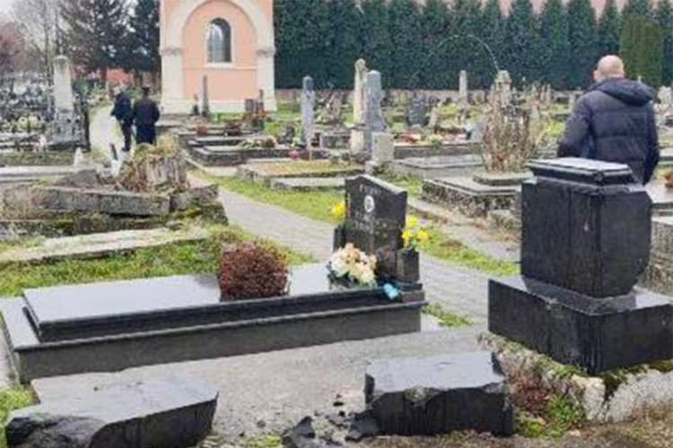 ВАНДАЛИЗАМ У ВУКОВАРУ: Уништен велики број споменика на српском православном гробљу