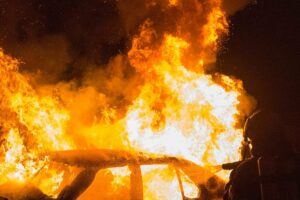 ZAPALJEN AUTOMOBIL MMA BORCA: Požar u centru Sarajeva uznemirio građane