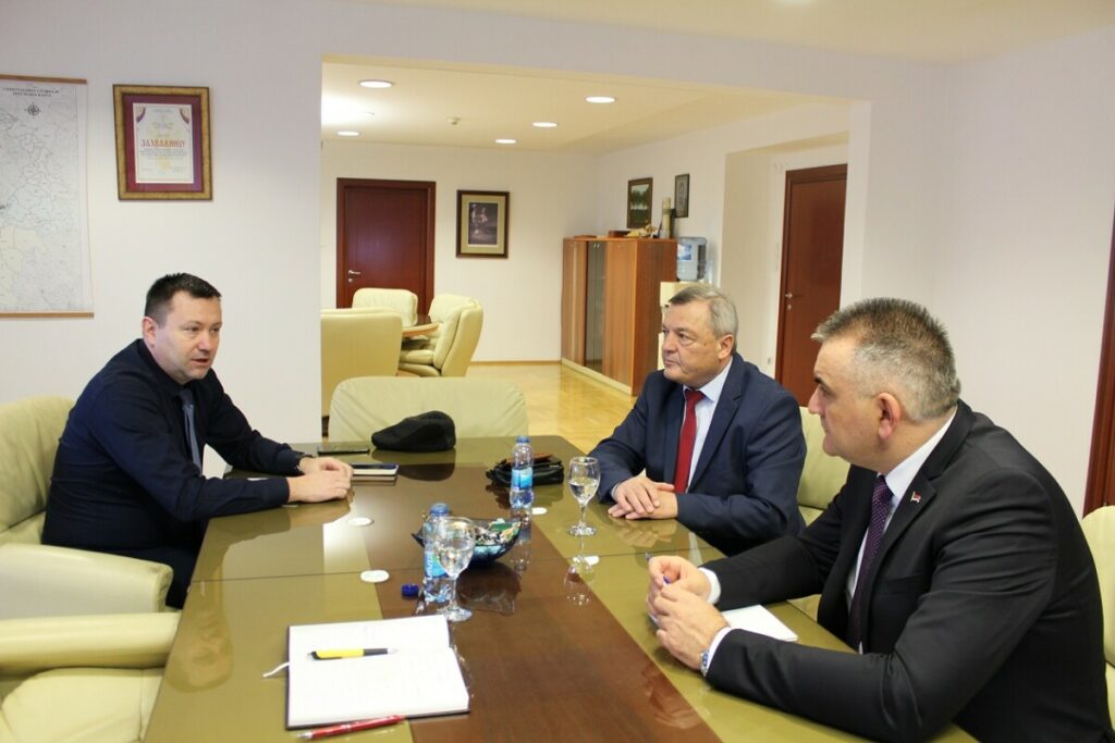 МИНИЋ РАЗВГОВАРАО СА КРЧМАРОМ: Гарантни фонд ће финансирати набаку нове пољопривредне механизације