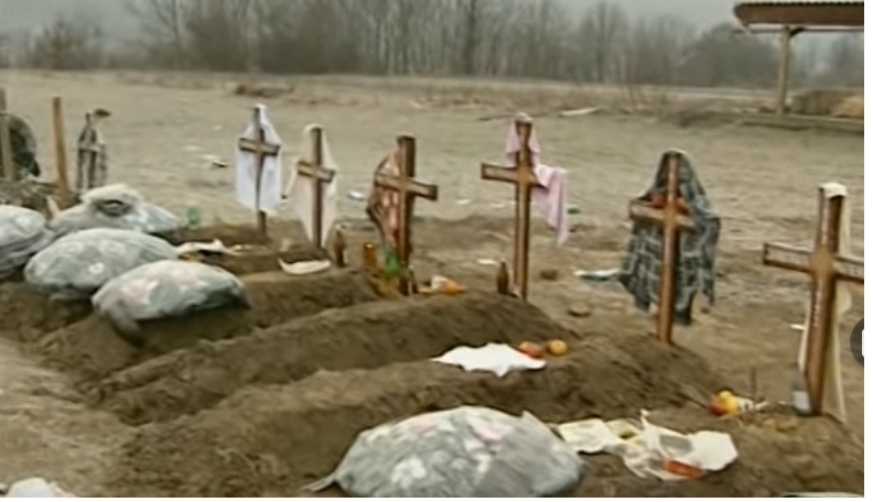 КРВНИЧКИ УБИЈЕНО 69 СРБА: Годишњица стравичног злочина муслиманских снага у Скеланима