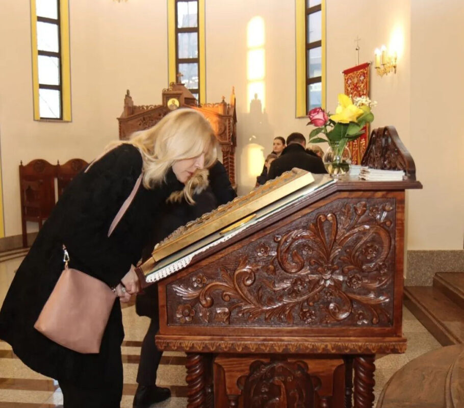 CVIJANOVIĆ NA VEČERNJOJ MOLITVI: Divno i praznično u svim našim hramovima, kao i u porodičnim domovima