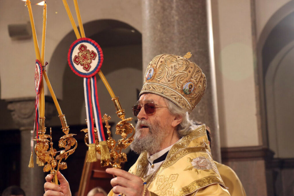 „NEKA GOSPOD PODARI MIR“: Vladika Jefrem sližio liturgiju u Hramu Hrista Spasitelja