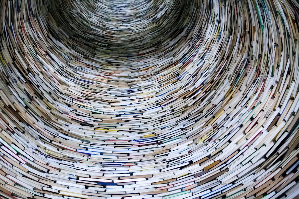 ATRAKCIJA U PRAGU: Šta sve krije popularni „Tunel knjiga“ (FOTO)