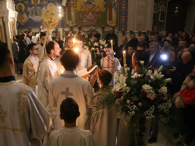 HRAMOVI PUNI VJERNIKA: Širom Srpske služene božićne liturgije (FOTO)
