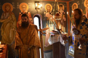MOLITVA ZA BADNJI DAN: Vladika Sergije služio liturgiju u manastiru Rmanj