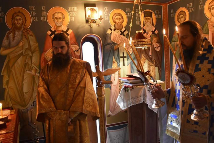 МОЛИТВА ЗА БАДЊИ ДАН: Владика Сергије служио литургију у манастиру Рмањ