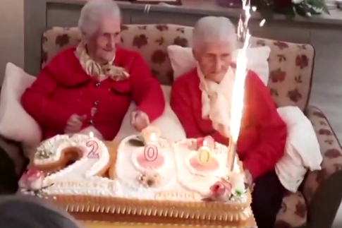 BLIZANKINJE IZ ITALIJE PROSLAVILE 100. ROĐENDAN: Zajedno imaju 200 godina, ali su i drugima otkrile tajnu dugovječnosti (VIDEO)