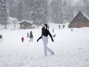 НИКУД БЕЗ КАПЕ: Спријечите упалу уха код дјеце на вријеме у зимским данима