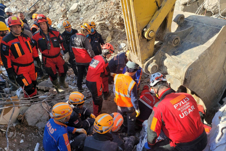 ZATEKLI SMO LIVADU PUNU LEŠEVA: Spasioci iz Srpske o užasnim prizorima u zemljotresom razorenoj Turskoj