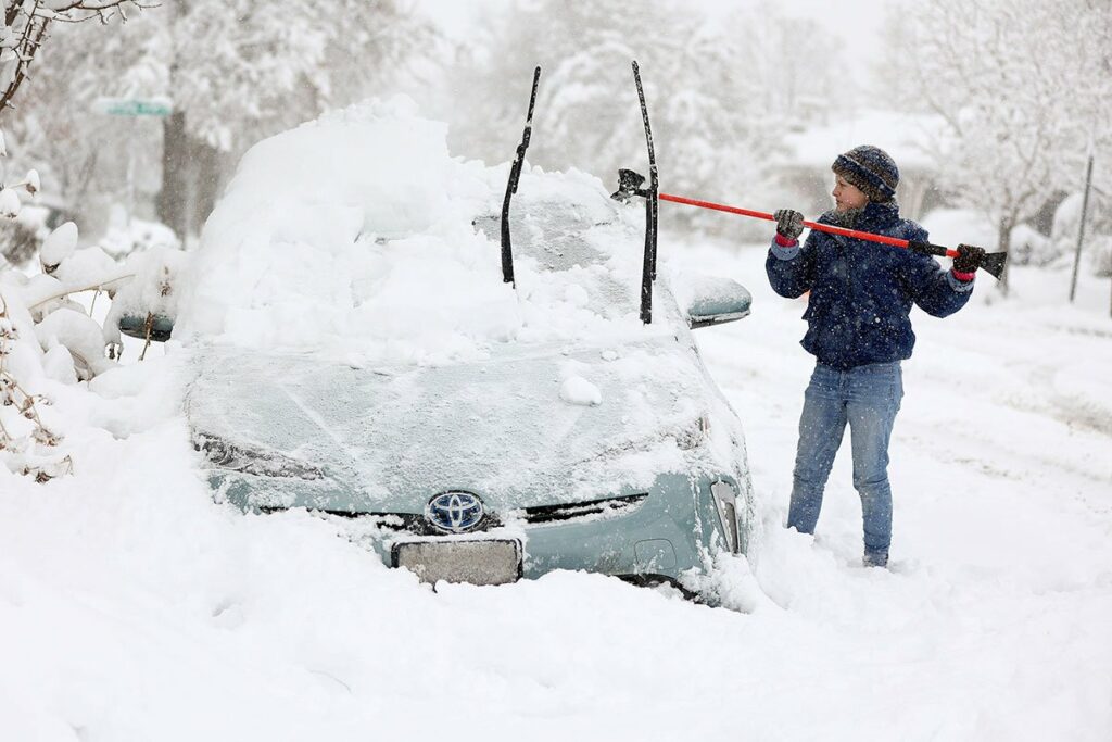 ВЕЛИКА СЊЕЖНА ОЛУЈА САД: Температуре падају на -45 степени