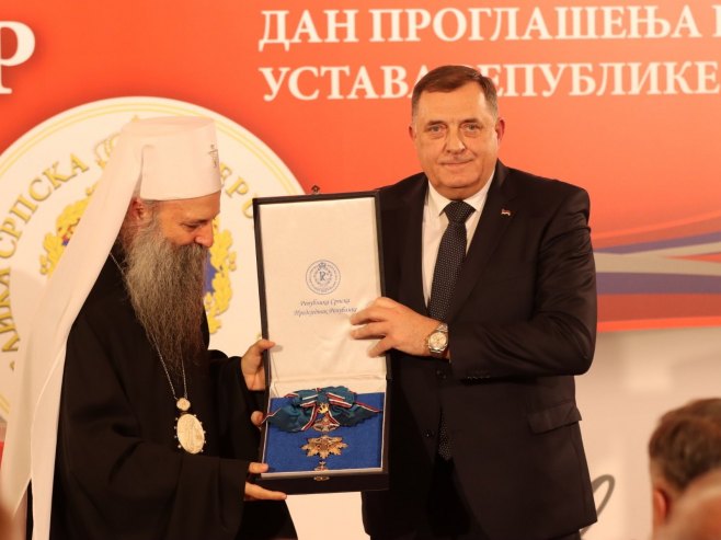 ZA PATRIOTSKU BRIGU PREMA SRPSKOJ: Dodik uručio odlikovanja patrijarhu Porfiriju i endokrinologu Svetlani Vujović