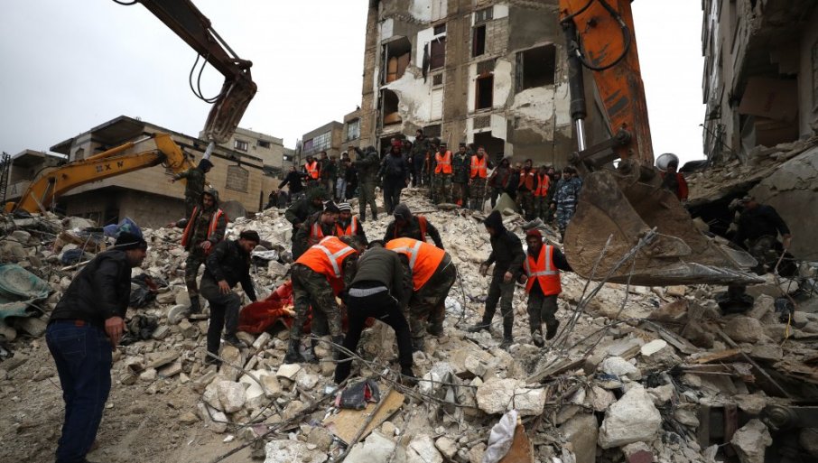 POMOĆ STIŽE SA SVIH STRANA: Broj žrtava razornog zemljotresa premašio 15.000