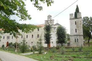 ВЛАСТ У БЕНКОВЦУ НЕ ПРЕЗА ОД НИЧЕГА: Покушавају одузети имовину коју су Срби користили