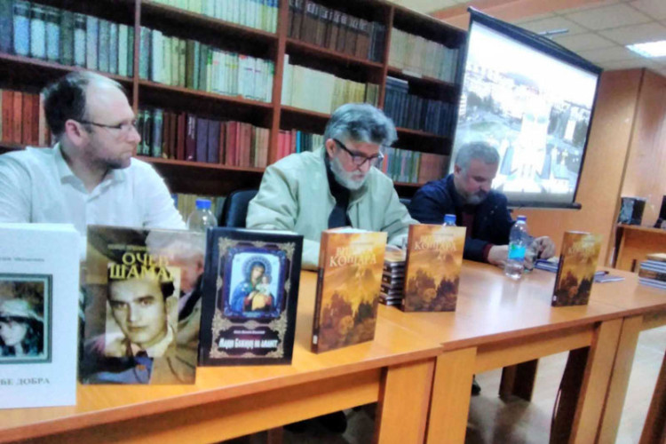 МУЧЕНИЧКА ИСТОРИЈА СРБА У КОРИЦАМА: Промовисана књига „Вила са Кошара“ у Братунцу