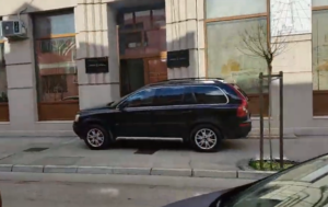 VUKANOVIĆ OSTAO BEZ „VOLVA“: Narodni poslanik parkirao automobil ispred Gradske uprave Trebinje
