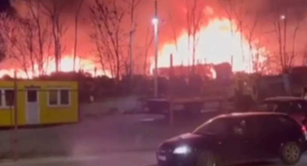 ГОРЕ БАРАКЕ: Велики пожар у Београду, пламен се шири