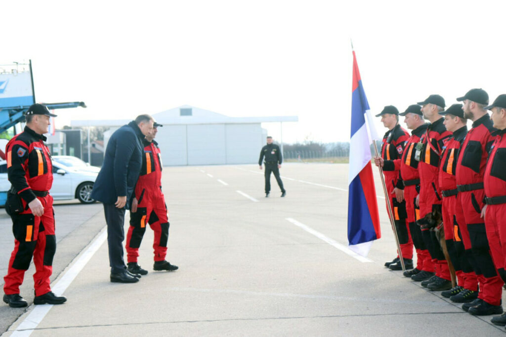 SRPSKA SOLIDARIŠE SA TURSKOM: Dodik ispratio tim spasilaca za Ankaru (FOTO/VIDEO)