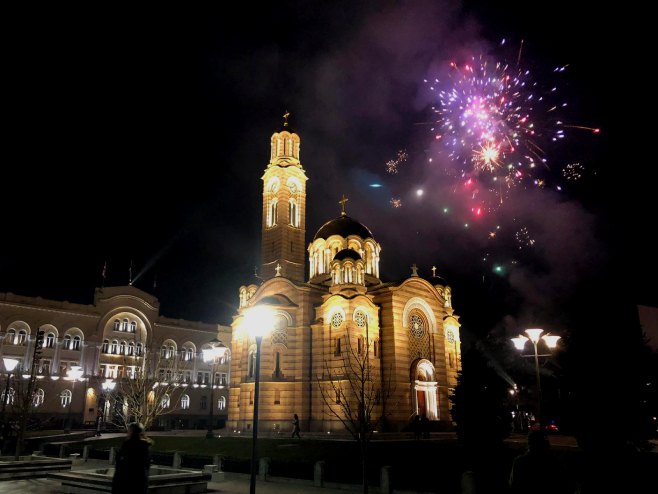 ВАТРОМЕТ ПОВОДОМ СРЕТЕЊА: Бањалука свечано обиљежила Дан државности Србије (ВИДЕО)