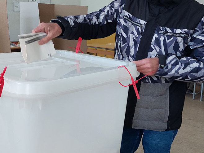 ZATVORENA BIRALIŠTA: Glasači u Bratuncu i Zvorniku birali načelnika i gradonačelnika