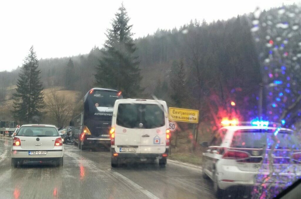 MLADIĆ NIJE IZDRŽAO: Crni epilog sudara automobila sa autobusom FK „Velež“