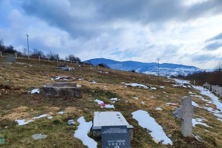 ПОЛИЦИЈА НЕ ХАПСИ ВАНДАЛЕ: Системско рушење православних гробаља у ФБиХ