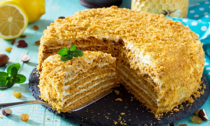 MEDOVNIK: Čuvena ruska poslastica, nezaboravnog ukusa (RECEPT)