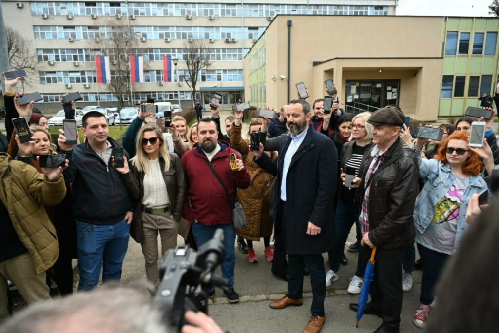 NOVINARI ISPRED PU BANJALUKA: Podrška kolegi Nikoli Morači (FOTO)