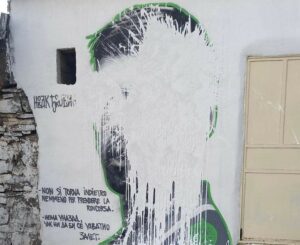 VANDALI NEMAJU SRAMA: Uništen mural Novaka Đokovića u Orahovcu