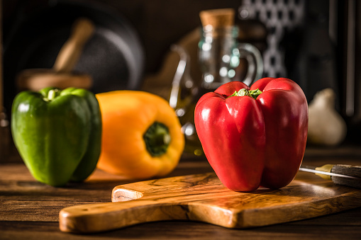 ПАПРИКЕ СКУПЉЕ ОД МЕСА: У тржним центрима у БиХ килограм кошта и до 14 КМ