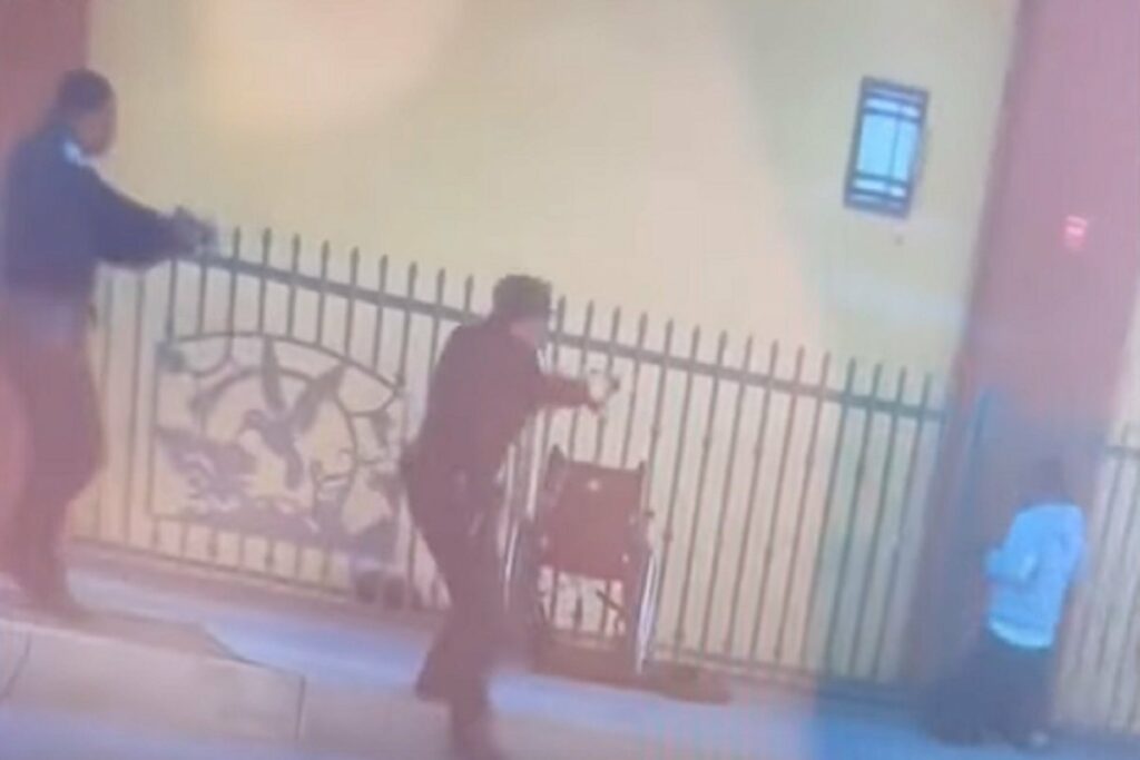 UZNEMIRUJUĆI VIDEO: Policajci ubili muškarca sa amputiranim nogama