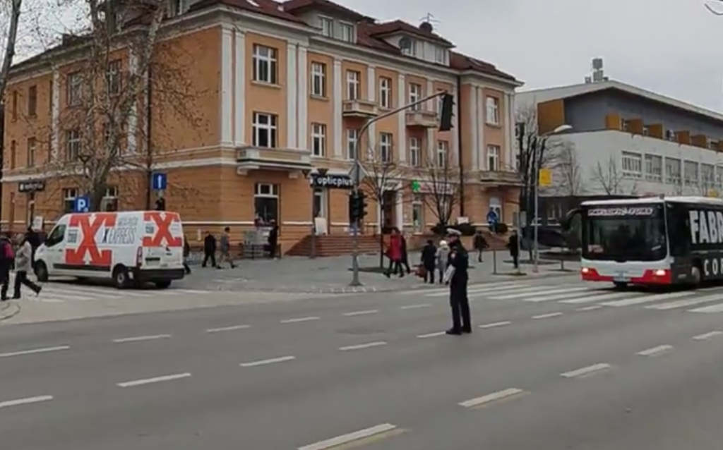 NE RADE SEMAFORI U CENTRU BANJALUKE: Policija reguliše saobraćaj (VIDEO)