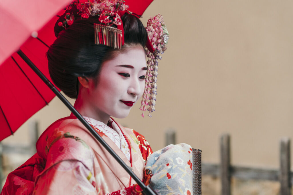 ЉЕПОТА И РАСКОШ ТРАДИЦИЈЕ: Јапански град подстиче туризам запошљавањем гејши