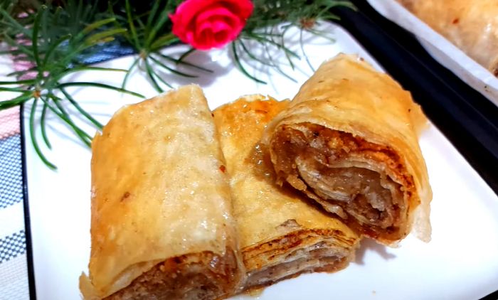 СОЧНА ШУШКАВА ПИТА: Једноставан рецепт који ће вас одушевити (ВИДЕО)