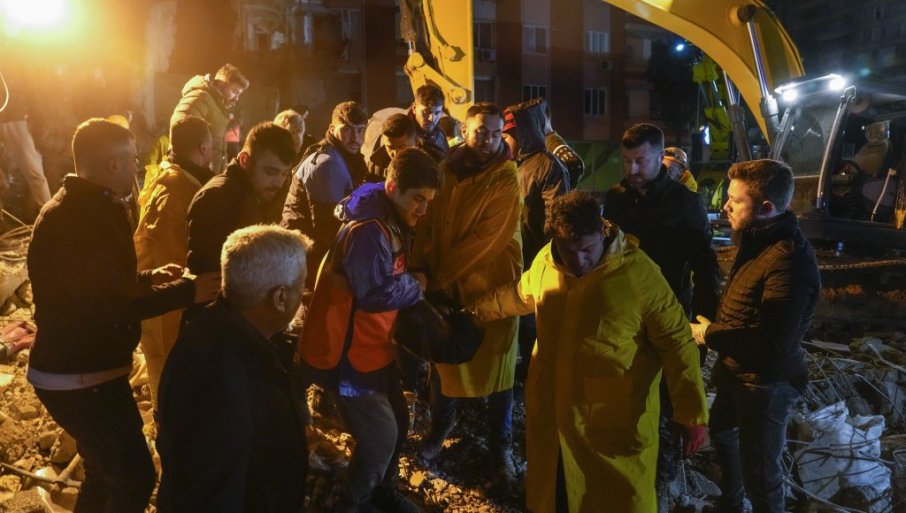 POGINULO 2.500 LJUDI: Mihailović – Potresi u Turskoj tokom cijele noći, stiže pomoć Srpske