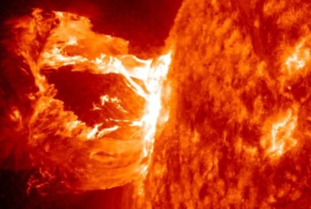 TAJANSTVENI VRTLOG: Na Suncu se formirao „vorteks“, pojava koju naučnici pokušavaju objasniti