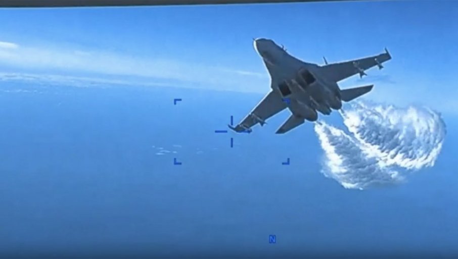 OBJAVLJEN SNIMAK OBARANJA AMERIČKOG DRONA: Pogledajte kako je ruski lovac neutralisao bespilotnu letjelicu (VIDEO)