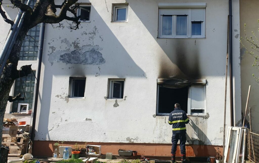 ГОРЈЕЛА КУЋА У БРАТУНЦУ: Ватрогасци спријечили даљу катастрофу